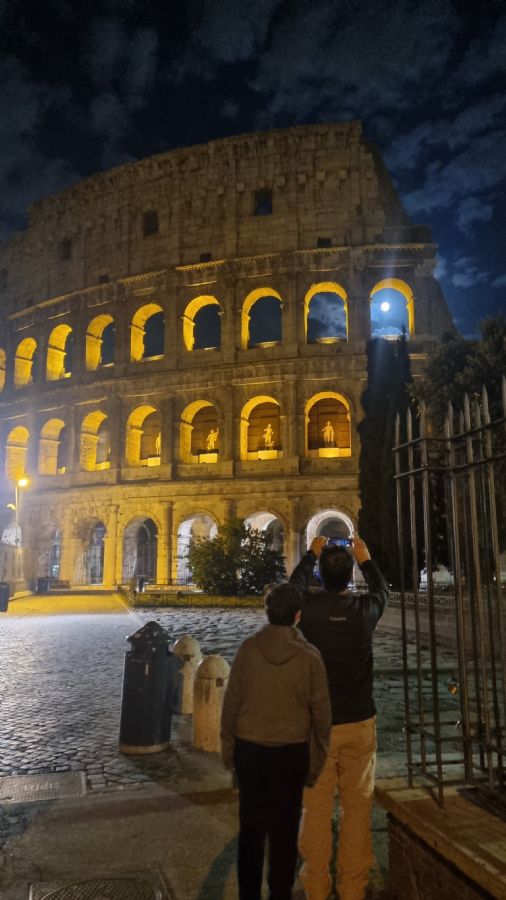 הקולוסאום לעת ליל